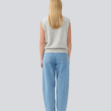 Jeans with wide legs in cotton denim. MikaMD jeans has a high waist and front and back pockets. The model is 177 cm and wears a size S/36.