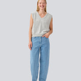 Jeans with wide legs in cotton denim. MikaMD jeans has a high waist and front and back pockets. The model is 177 cm and wears a size S/36.