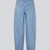 Jeans with wide legs in cotton denim. MikaMD jeans has a high waist and front and back pockets. The model is 177 cm and wears a size S/36.