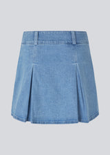 Short skirt with inverted box pleats in denim. MikaMD skirt has a high waist and a zipper in the sideseam. The model is 177 cm and wears a size S/36.