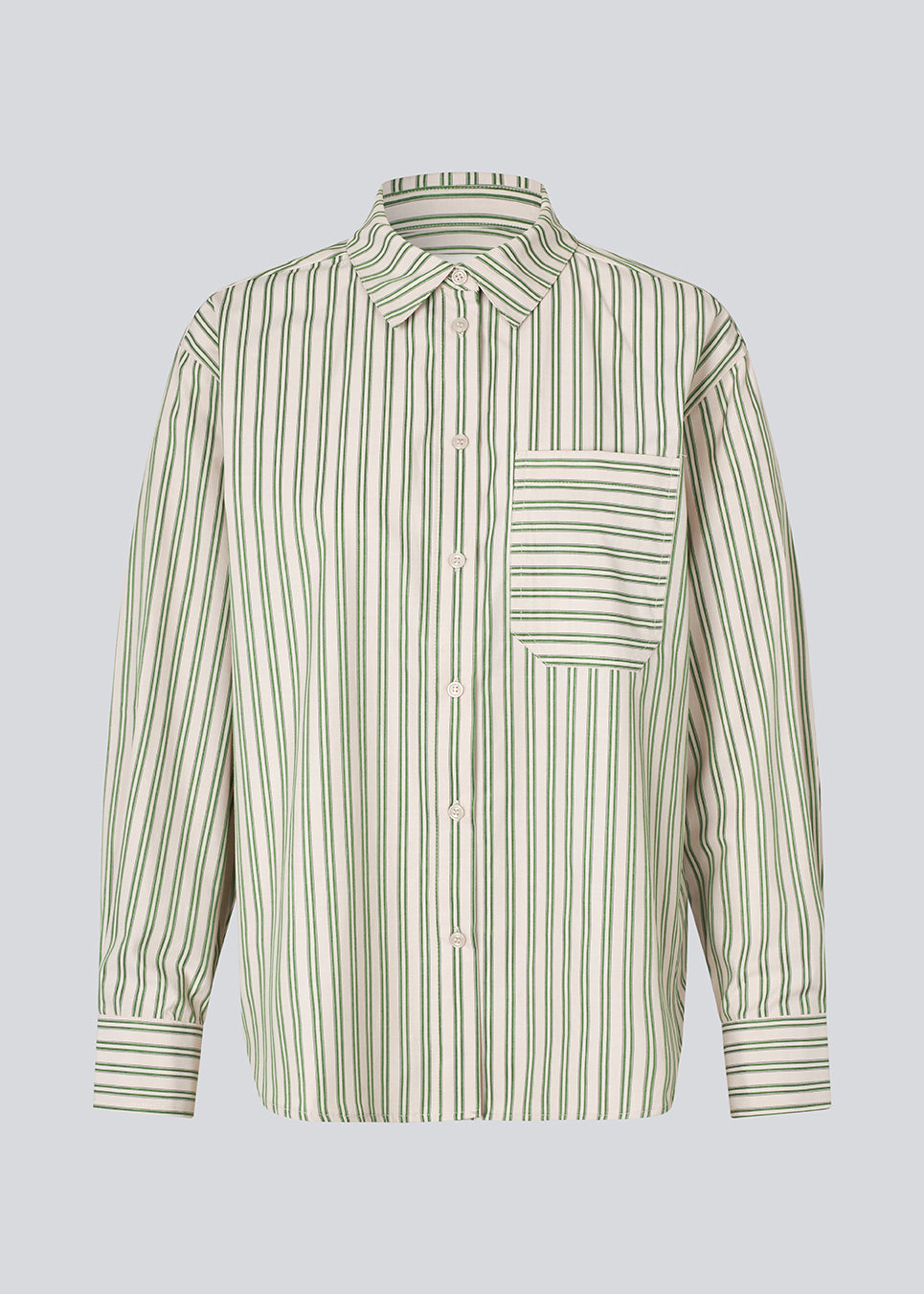 Classic shirt in the color Medium Green Stripe with an opening in the back and bow details. MilleMD stripe shirt has a oversize fit and a cuff with button closure. The model is 177 cm and wears a size S/36.