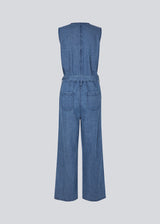 Sleeveless jumpsuit with a tieband in denim. MinniMD jumpsuit has long wide legs, sidepockets and a button closure in front. 