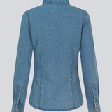 Soft denim shirt in 100% cotton denim. MinniMD shirt is fitted and has a button closure and shirt collar.