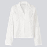 Loose shirt in broderie anglaise. MisoMD shirt has long wide sleeves and 2 buttons in front.