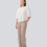 Top with short sleeves in broderie anglaise. MisoMD top has a loose fit and a slit with button closure at the back