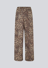 Loose pants with wide legs in leo print. MoodMD print pants has sidepockets and an elastic waistband