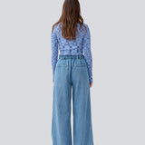 Fitted knit in ribnit. MYMD o-neck has long sleeves and a round neck line. 