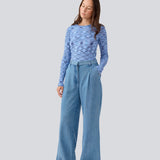 Fitted knit in ribnit. MYMD o-neck has long sleeves and a round neck line. 