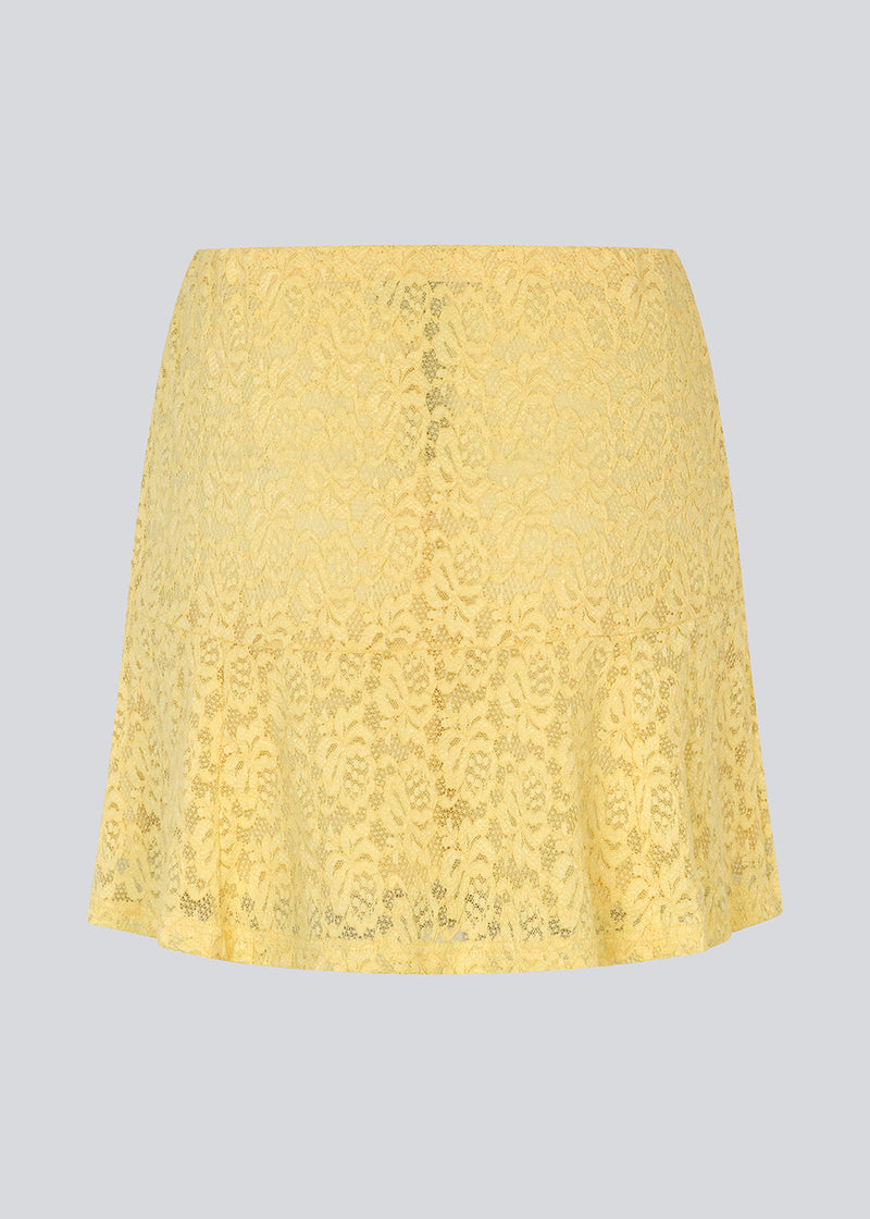 Short lace skirt in yellow wth an a-line. NamumdMD skirt has a lining and an elastic at the waist.
