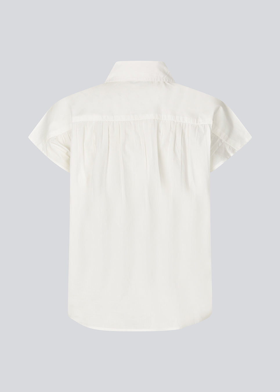 Sleeveless shirt with button closure in front. NanikaMD SS shirt has a loose fit and a shirt collar.&nbsp;