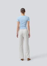 Pants with wide legs in 100% cotton. NanikaMD stripe pants has an elastisk waistband and sidepockets.
