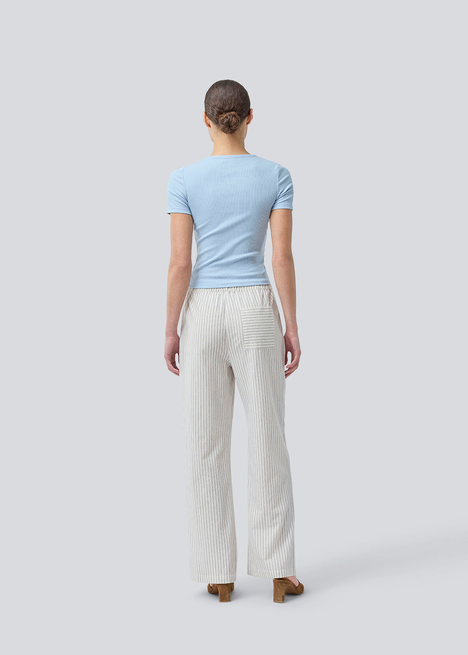 Pants with wide legs in 100% cotton. NanikaMD stripe pants has an elastisk waistband and sidepockets.
