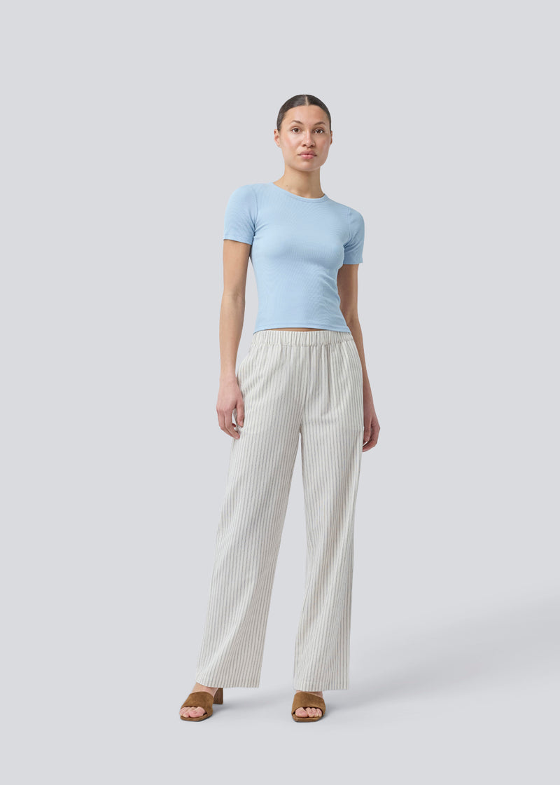 Pants with wide legs in 100% cotton. NanikaMD stripe pants has an elastisk waistband and sidepockets.
