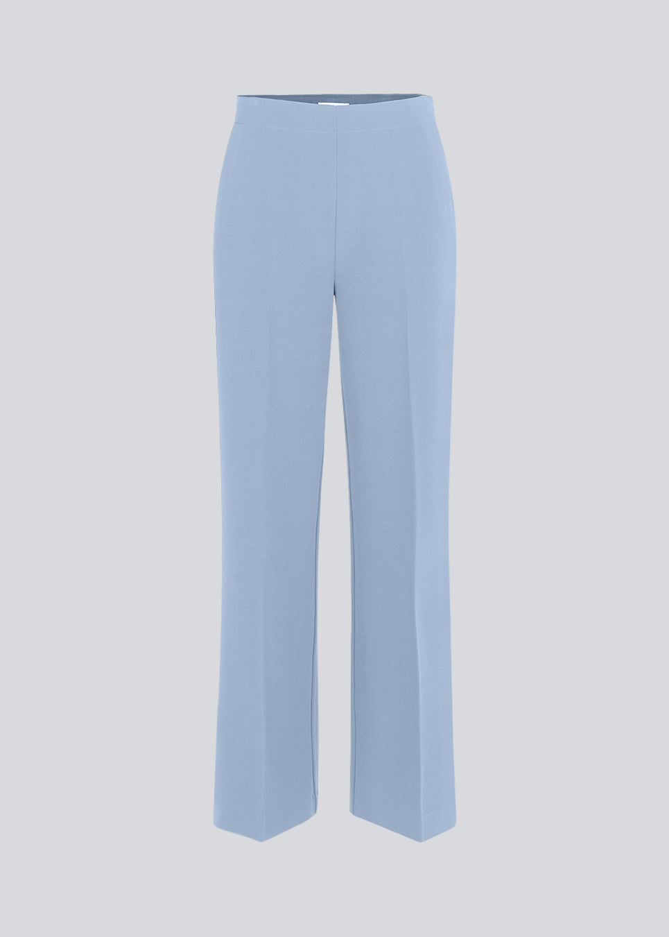 Classic pants in light blue with pressfolds and straight legs. Nelli pants are closed by an hidden zipper at the side with an elastic waistband for a more comfortable fit. The model is 175 cm and wears a size S/36
