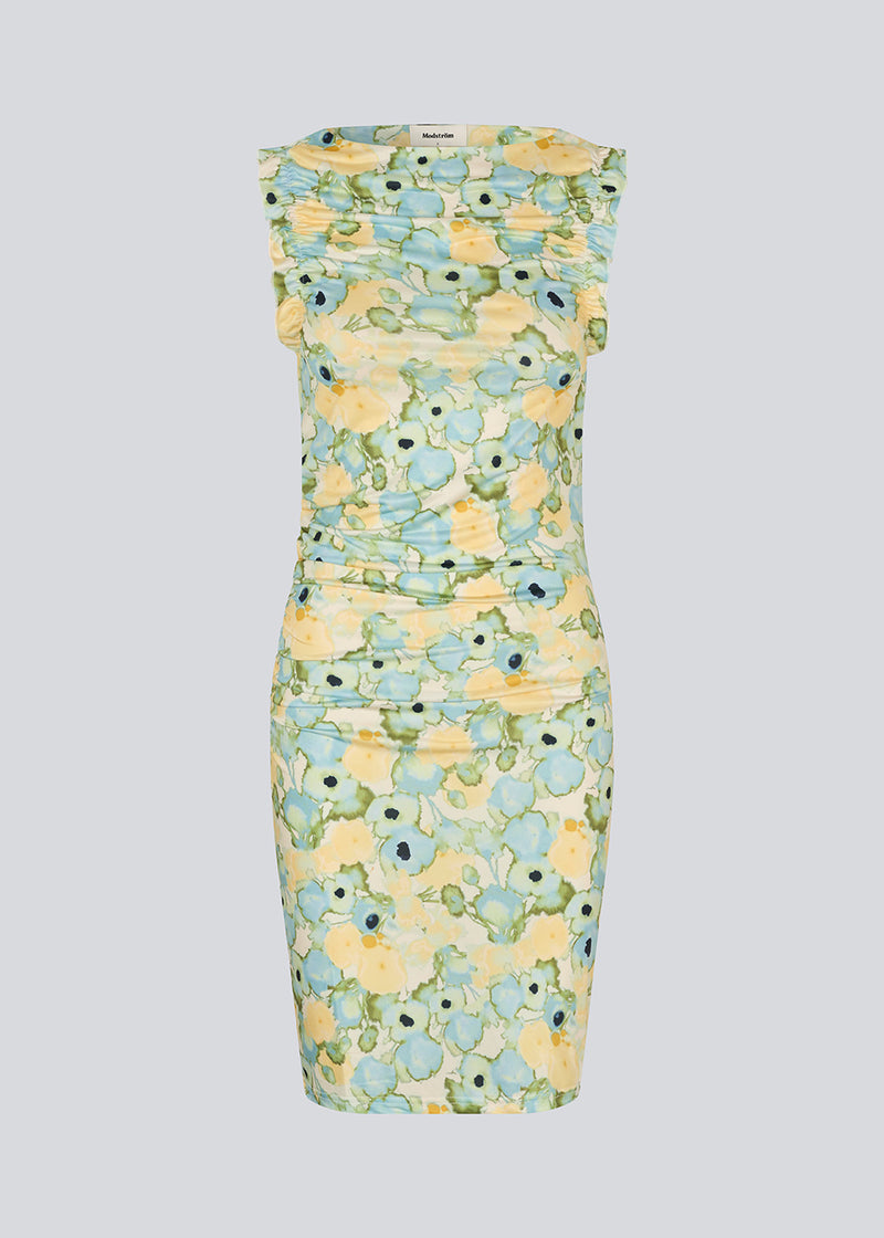 Fitted dress in 100% recycled polyester. NettieMD print dress has ruffles on the sleeves and gathers on the side. The dress has a beautiful floral print.