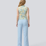 fitted top in an elastic material. NettieMD print top is sleeveless, has a high neckline, and has gatherings in the side