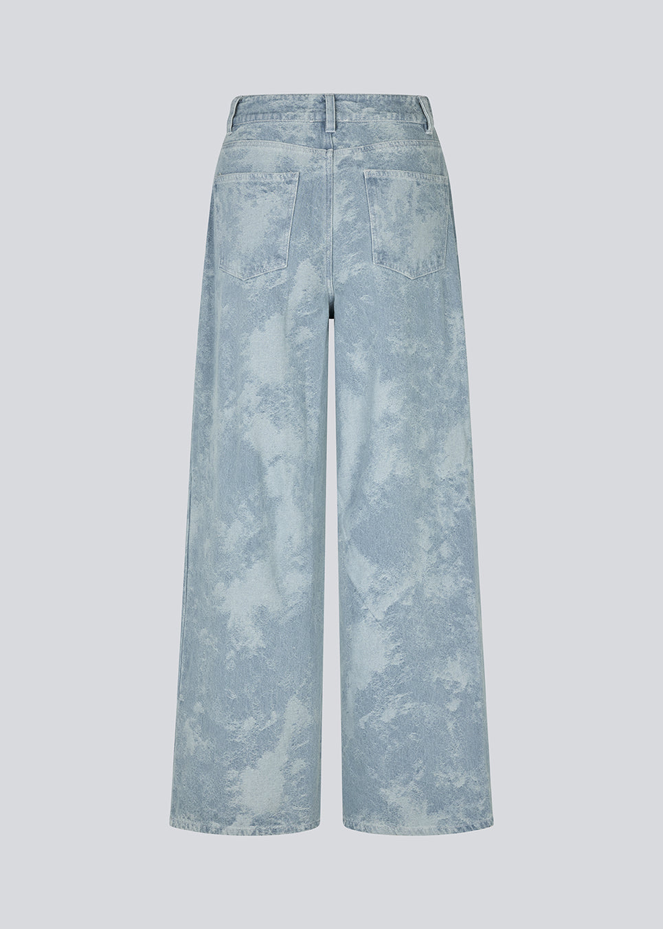 Jeans with wide legs in a cotton jacquard denim. &nbsp;NewlandMD pants has a high waist, front and back pockets and regular closure with a zipper and button. The model is 175 cm and wears a size s/36.