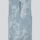 Sleeveless top with a round neck in cotton denim. NaomaMD solid top has a loose fit and an opening in the neck with a button closure.
