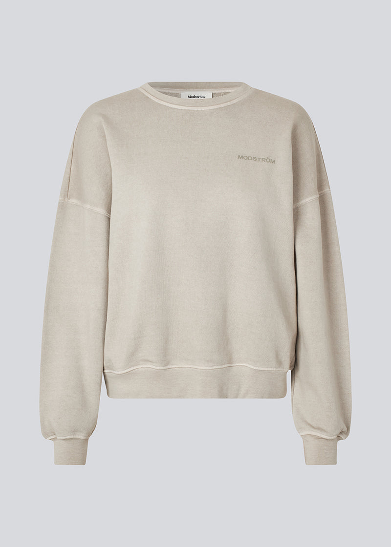 Sweatshirt with logo made in a cotton mixture. NiarnMD sweat has a round neckline and ribbing a the sleeves and bottom.
 