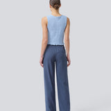 Blue pants with wide legs in EcoVero viscose. NickiMD pants have an elastic waistband and side pockets.