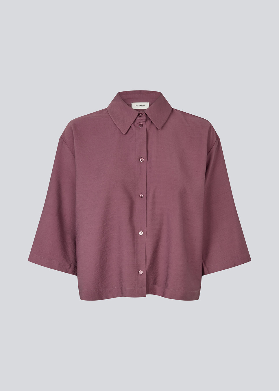 Sleeveless shirt in purple with button closure in EcoVero viscose. NickiMD SS shirt has a loose fit and gathers at the shoulder.
