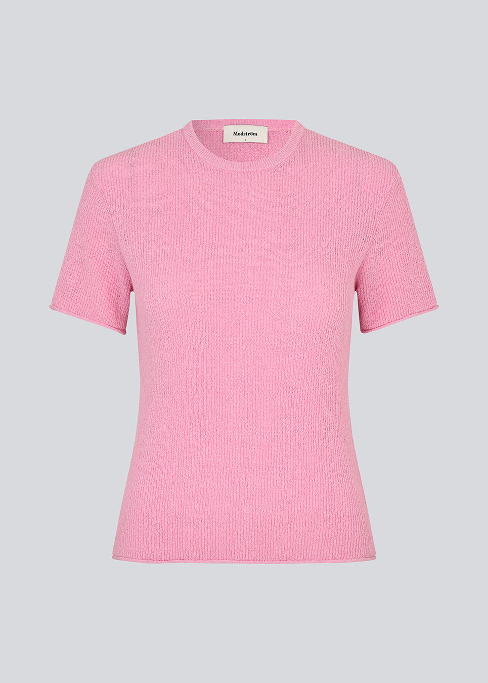 Fitted t-shirt in pink in knit. NigellaMD o-neck has a round neck and short sleeves.
