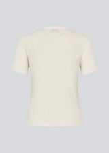 Fitted white t-shirt in knit. NigellaMD o-neck has a round neck and short sleeves.
