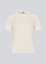Fitted white t-shirt in knit. NigellaMD o-neck has a round neck and short sleeves.