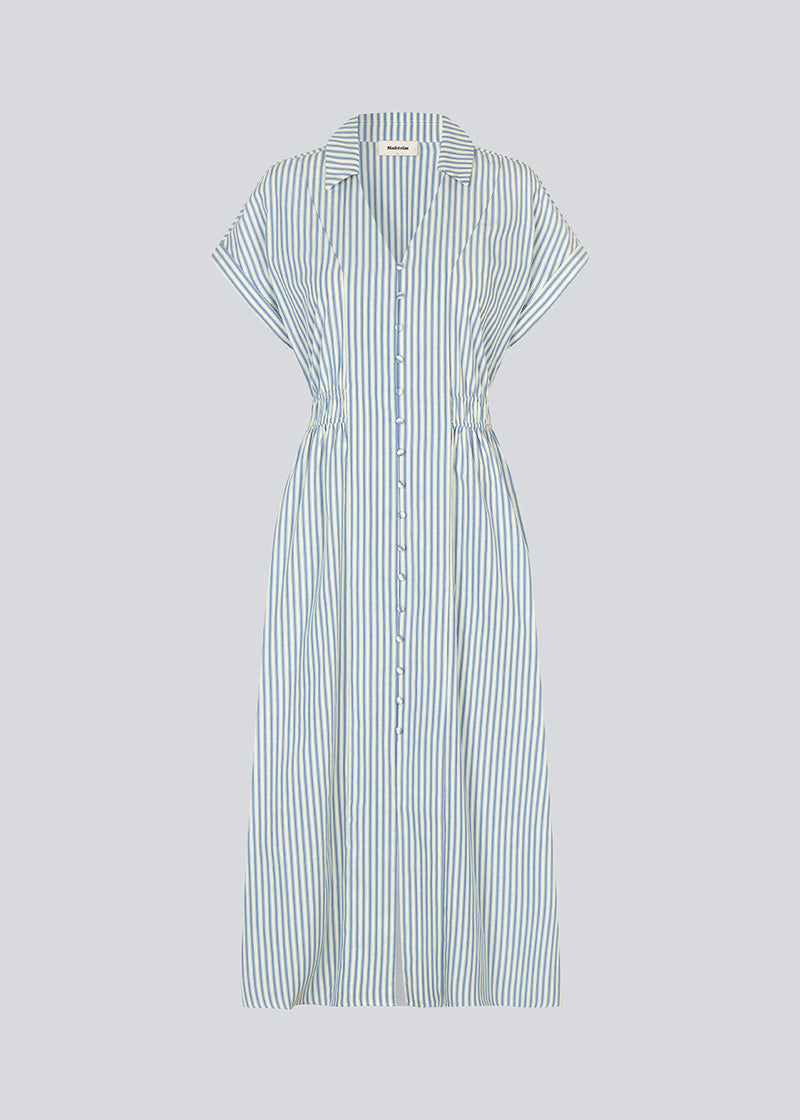 Short-sleeved dress with a v-neck and smock at the waist. NikkoMD dress has side pockets, a shirt collar, and a button closure in front.