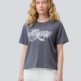 T-shirt with flowerprint and logo in 100% organic cotton. NilasMD print t-shirt has a washed look and a loose fit.