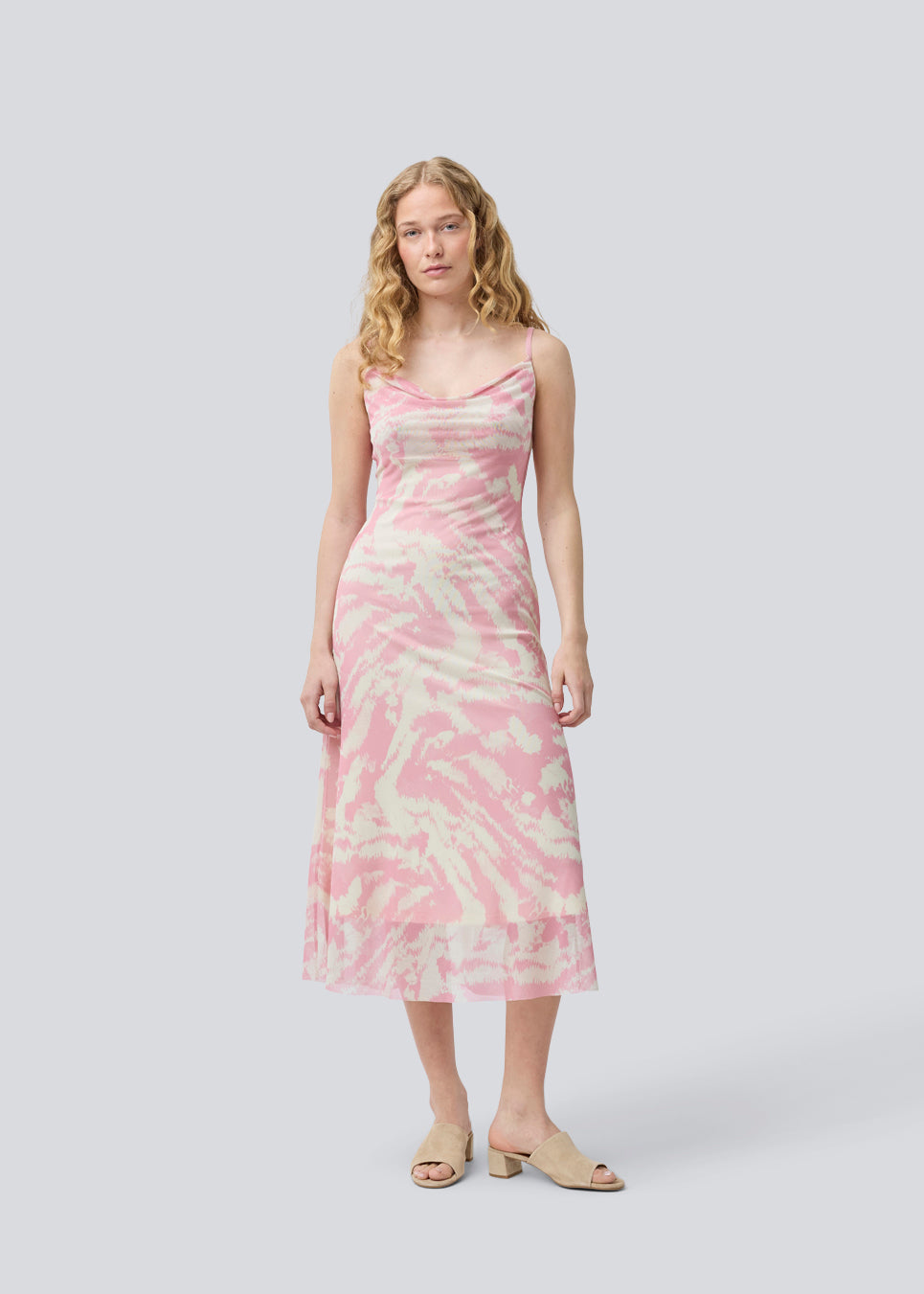 Long dress with thin straps and a waterfall detail at the front. NimraMD print dress is made in a slightly transparent material with lining.