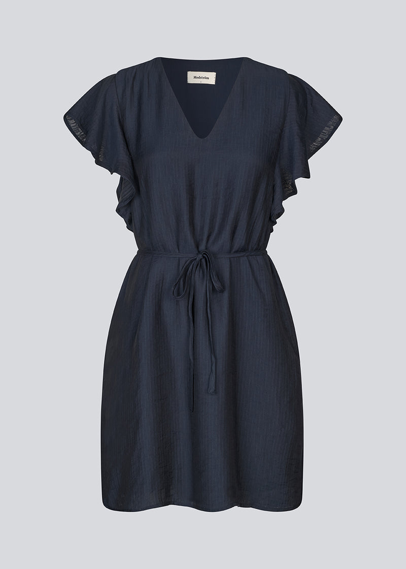 Short-sleeved dress with a tieband at the waist. NixonMD dress has a v-neck and a loose fit.