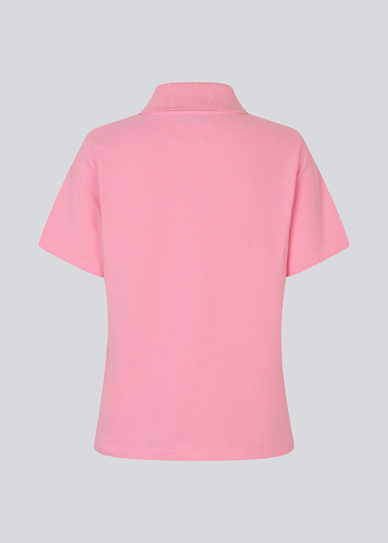 Short-sleeved polo in pink in 100% cotton pique with an embroidered logo. NobuMD LS polo has a placket with 3 buttons.