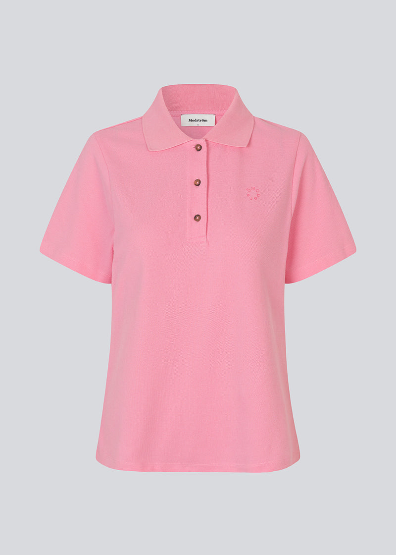 Short-sleeved polo in pink in 100% cotton pique with an embroidered logo. NobuMD LS polo has a placket with 3 buttons.
