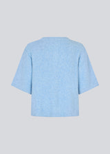 Short-sleeved cardigan in a soft knit. NoeMD cardigan has a loose fit and a button closure in front.