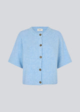 Short-sleeved cardigan in a soft knit. NoeMD cardigan has a loose fit and a button closure in front.
