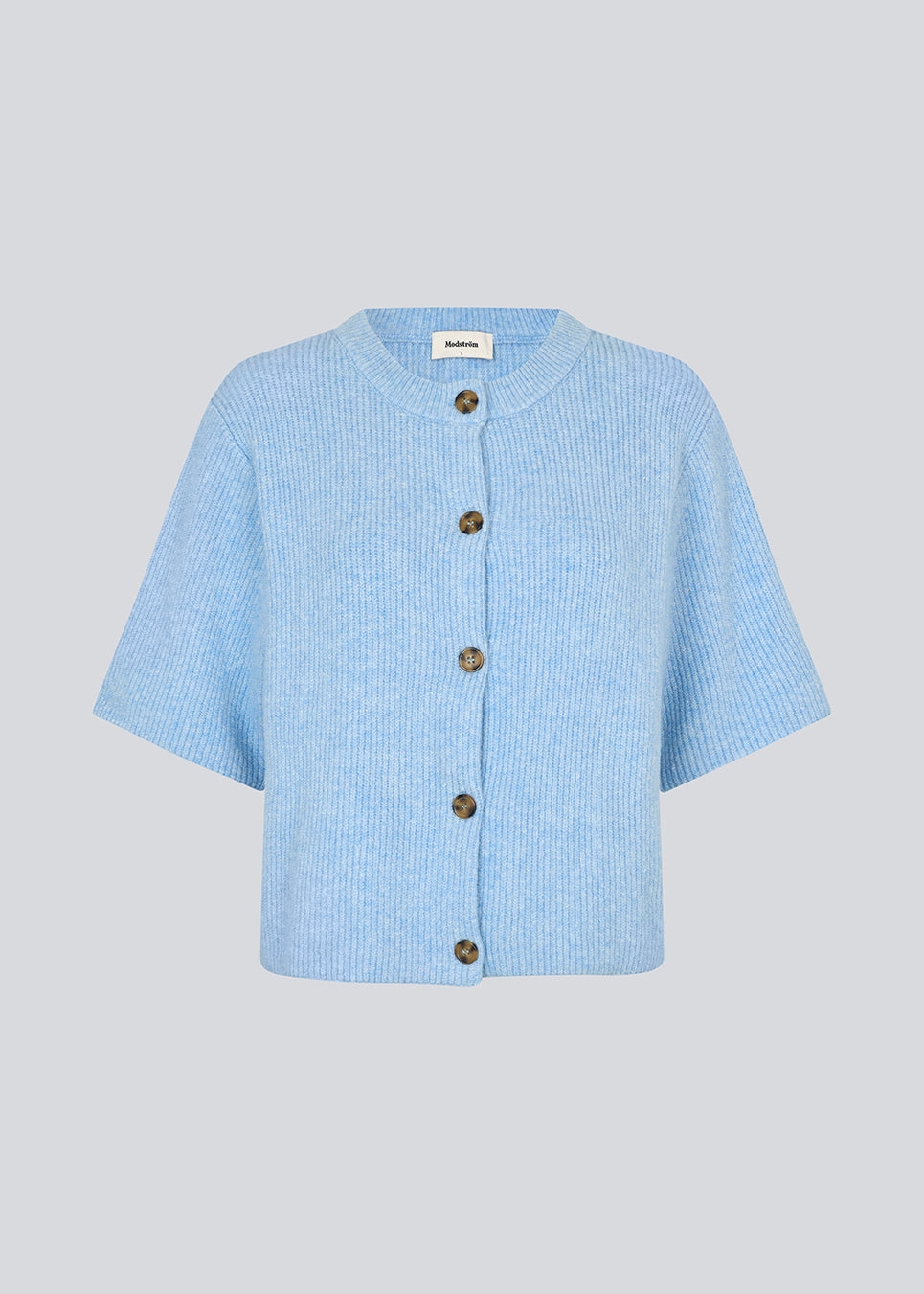 Short-sleeved cardigan in a soft knit. NoeMD cardigan has a loose fit and a button closure in front.