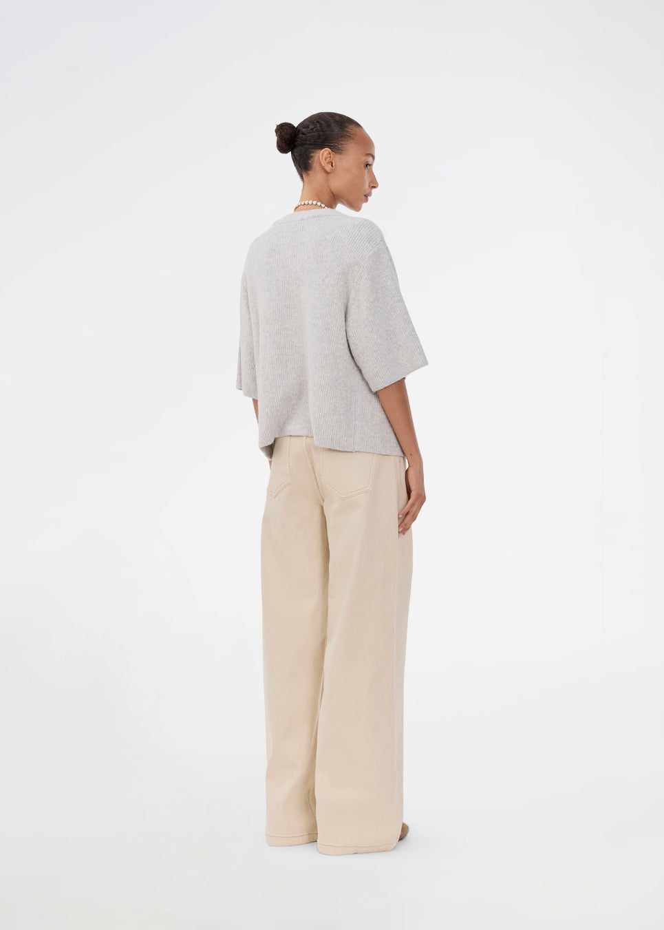 Shortsleeved cardigan in soft knit. NoeMD cardigan has a loose fit and button closure at the front.