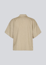 Classic short-sleeved shirt with a button closure in front. NolandMD shirt has a shirt collar and a loose fit.