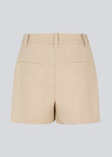 Short high-waisted shorts with sidepockets. NormaMD shorts have a zip fly and button, belt loops and decorative pockets on the back.