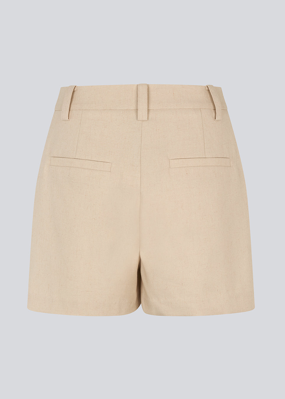 Short high-waisted shorts with sidepockets. NormaMD shorts have a zip fly and button, belt loops and decorative pockets on the back.