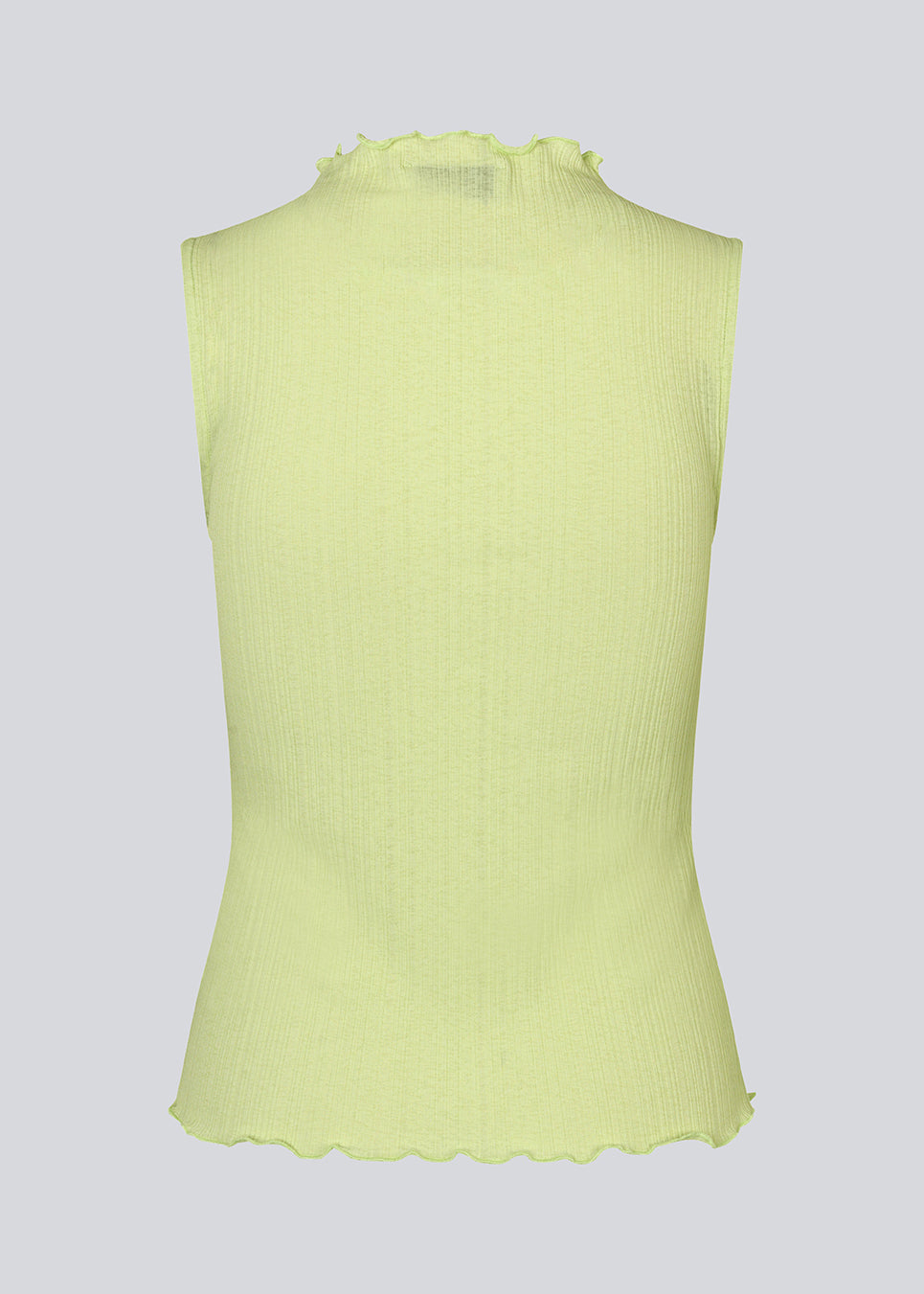 Sleeveless top in light green-yellow in a structured material with a high neck. OasisMD top has lettuce hems at the neckline, armhole, and hem. The model is 175 cm and wears a size S/36.<br>