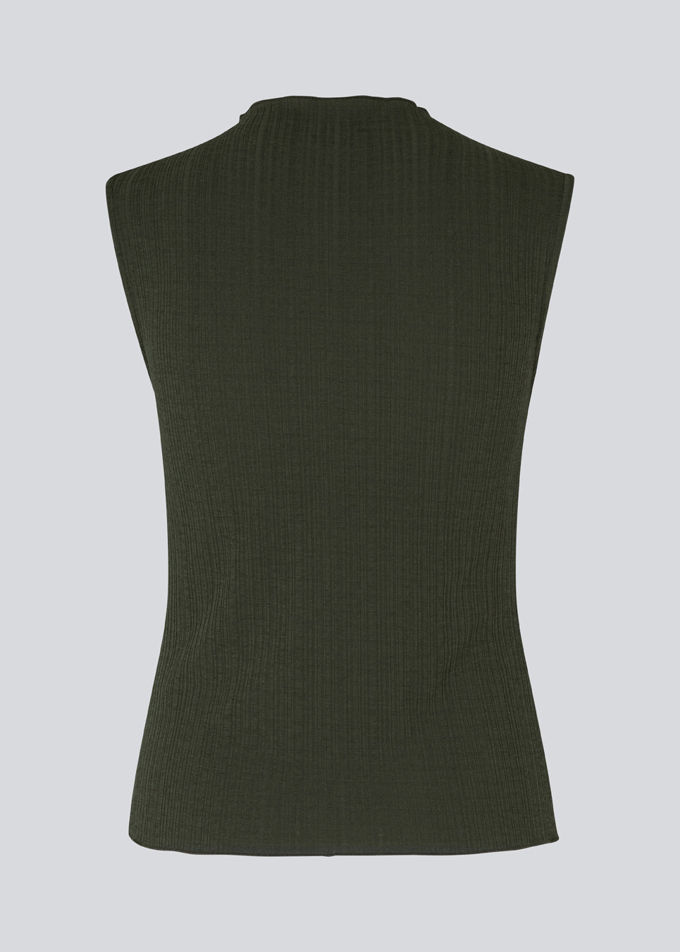 Sleeveless top in dark green in a structured material with a high neck. OasisMD top has lettuce hems at neckline, arm hole and hem. The model is 175 cm and wears a size S/36.