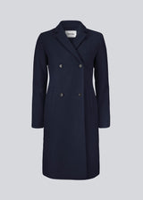 Beautiful, knee-length wool coat in navy sky. Odelia coat is closed at front by 4 buttons and is fitted around the waist, which gives a feminine look. Because of the high content of wool the jacket will be perfect for fall and the mild winters.