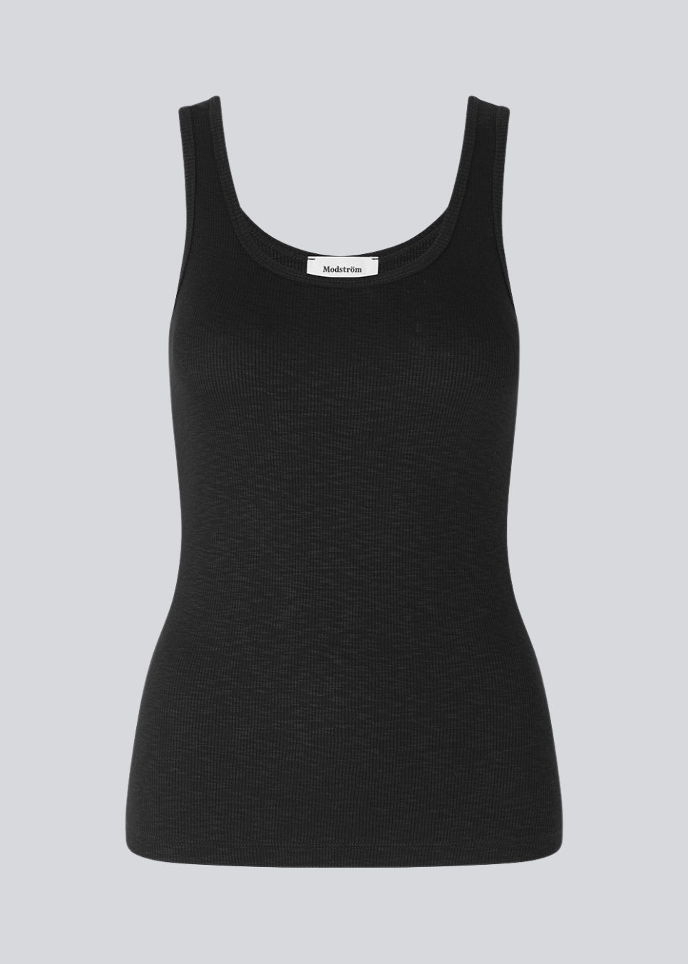 Olla top is a simple black tank top in a soft rib-material. The top has a tight and figure-hugging silhouette which has a soft feel under a knitted sweater or shirt.