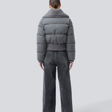Short puffer jacket with a wide rib collar. Orzalamd jacket has a zipper closure and buttons in front and two front pockets. The model is 175 cm and wears a size s/36.