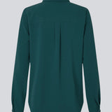 Classic shirt in a loose and relaxed silhouette. Ossa shirt has a small collar, slim cuff and buttons in a matching colour for a sleek design.