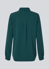 Classic shirt in a loose and relaxed silhouette. Ossa shirt has a small collar, slim cuff and buttons in a matching colour for a sleek design.