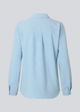 Classic shirt in light baby blue in a loose and relaxed silhouette. Ossa shirt has a small collar, slim cuff and buttons in a matching colour for a sleek design.&nbsp;
