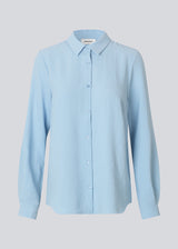 Classic shirt in light baby blue in a loose and relaxed silhouette. Ossa shirt has a small collar, slim cuff and buttons in a matching colour for a sleek design.&nbsp;